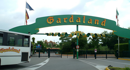 Gardaland, incendio nell'area Far West: fiamme domate, nessun ferito